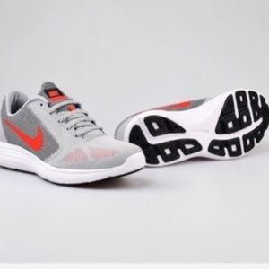 NWT Nike Women Revolution 3 Running